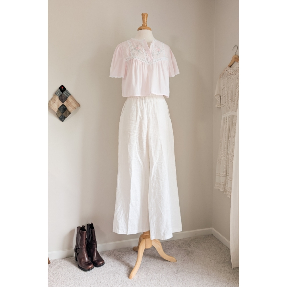 R E W O R K E D Vintage :: Pink Floral Embroidered Lace Trim 90s Cottage Blouse - Picture 12 of 15